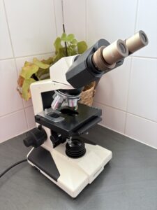 Lire la suite à propos de l’article Le microscope